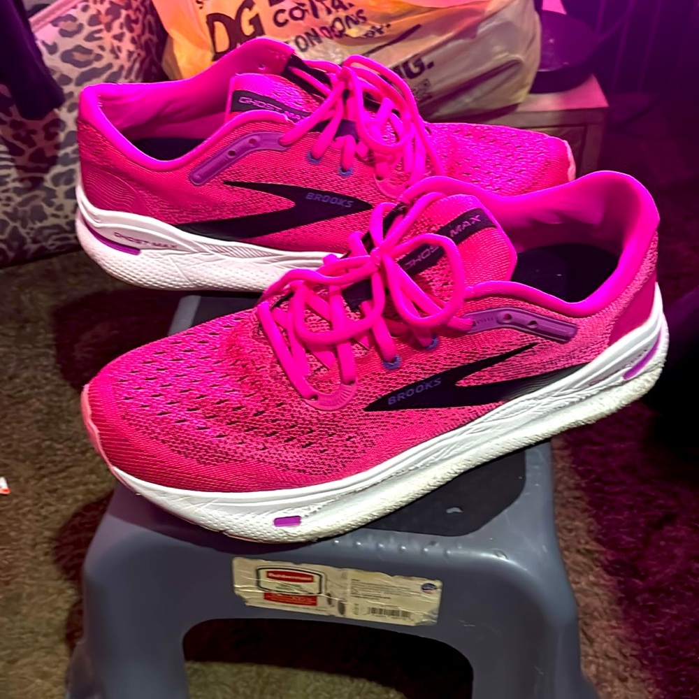 Gently worn Brooks, tennis shoes, great for if you work on feet lot